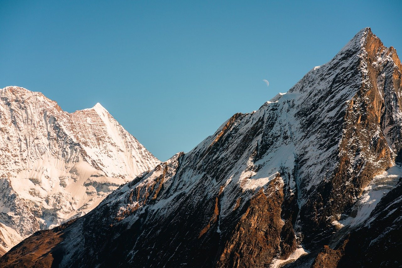 فساد و دعوت: دو راه، دو سرانجام